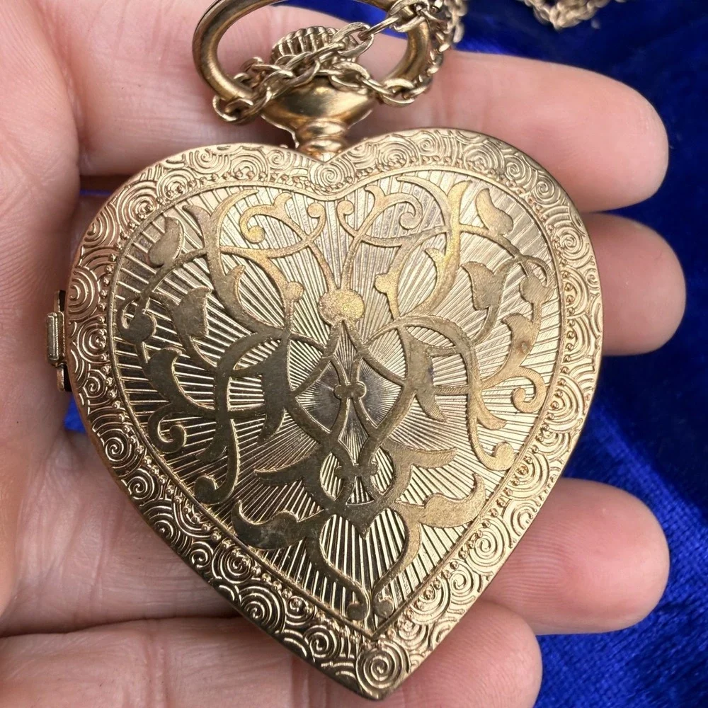 Vintage Sarah Coventry Pocket Watch Pendant Heart Gold Tone Rhinestone‎ 32
